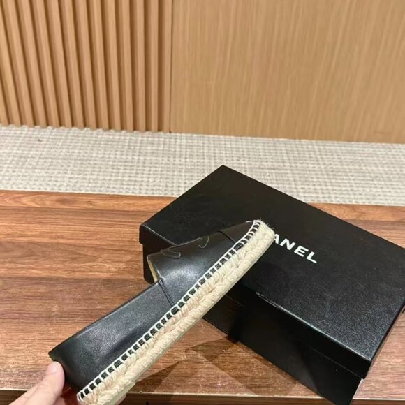 Elegant Black Loafers for Men - Picture 3 of 3